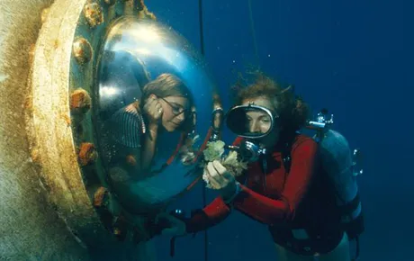 Oceanographer dives undersea