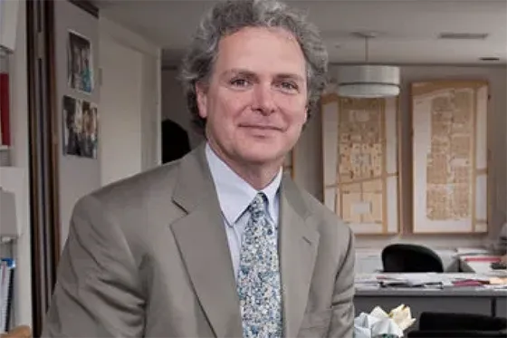 portrait of SAAHP Dean Steve White in his office
